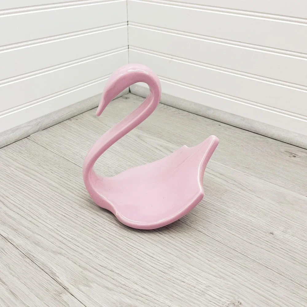 Vintage Pink Ceramic Swan: Towel, Trinket, or‎ Soap Dish